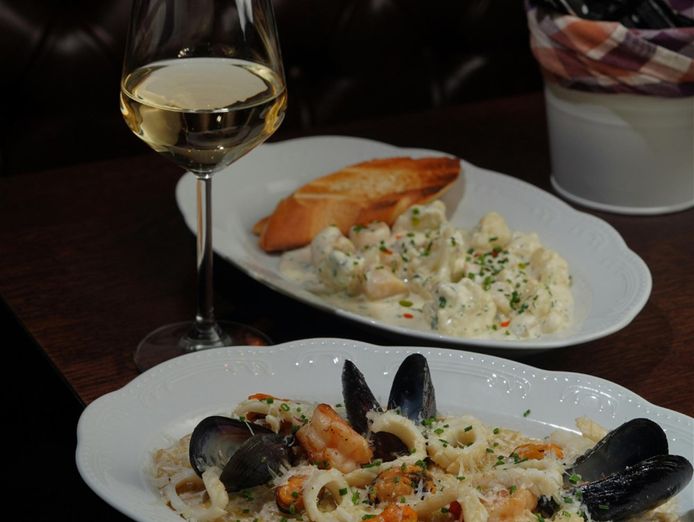 contemporary-restaurant-amp-bar-restro-amp-bar-5884-2