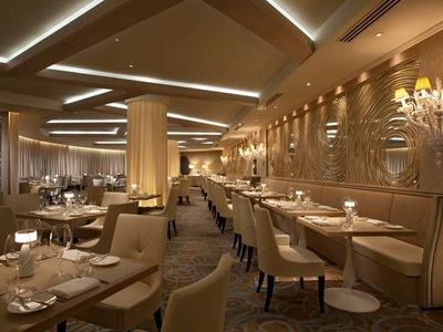 specialist-cabinetry-and-top-end-commercial-interiors-0