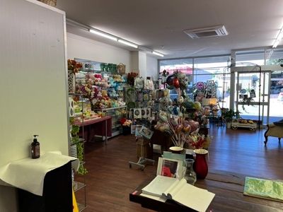 iconic-florist-business-motivated-seller-3