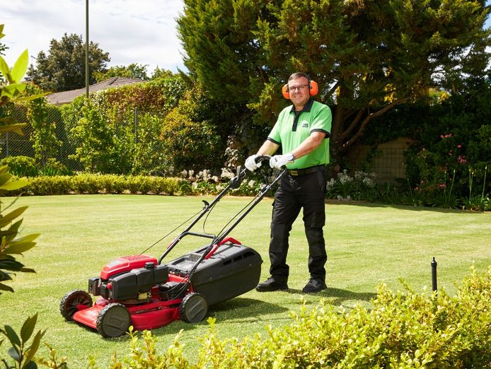established-lawns-gardens-franchise-in-mount-claremont-great-opportunity-3