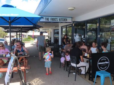 lively-esplanade-cafe-down-by-the-sea-8