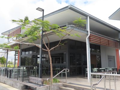 restaurant-bar-waterfront-at-the-marina-0