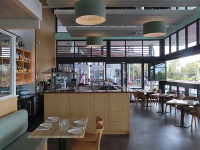 restaurant-bar-waterfront-at-the-marina-1