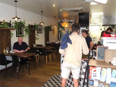 popular-cafe-shops-on-hilton-parking-out-front-1