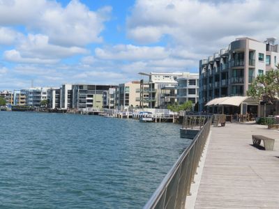 lively-esplanade-cafe-down-by-the-sea-2