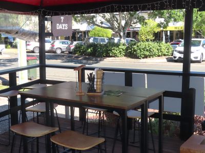 burgers-hot-dogs-dirty-sodas-on-thomas-6