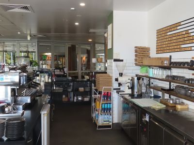 large-cafe-vibrant-commercial-centre-6