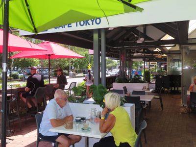 highly-visual-corner-cafe-riverside-7