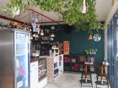 lively-esplanade-cafe-down-by-the-sea-1