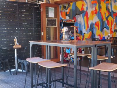 burgers-hot-dogs-dirty-sodas-on-thomas-5