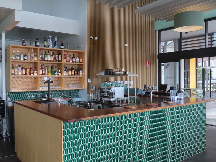 restaurant-bar-waterfront-at-the-marina-6