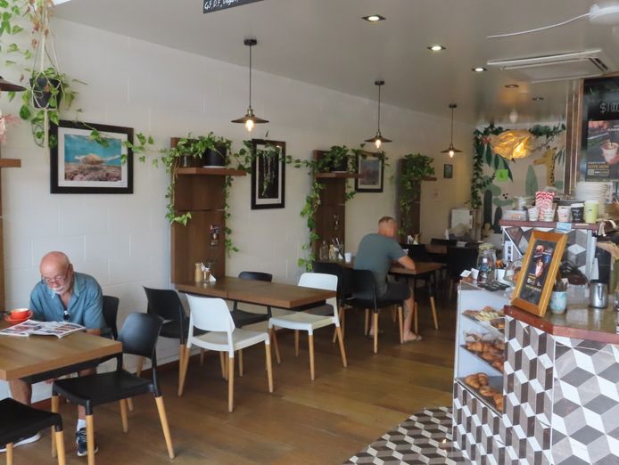 convenient-popular-cafe-shops-on-hilton-1