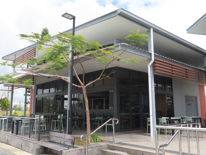 restaurant-bar-waterfront-at-the-marina-0