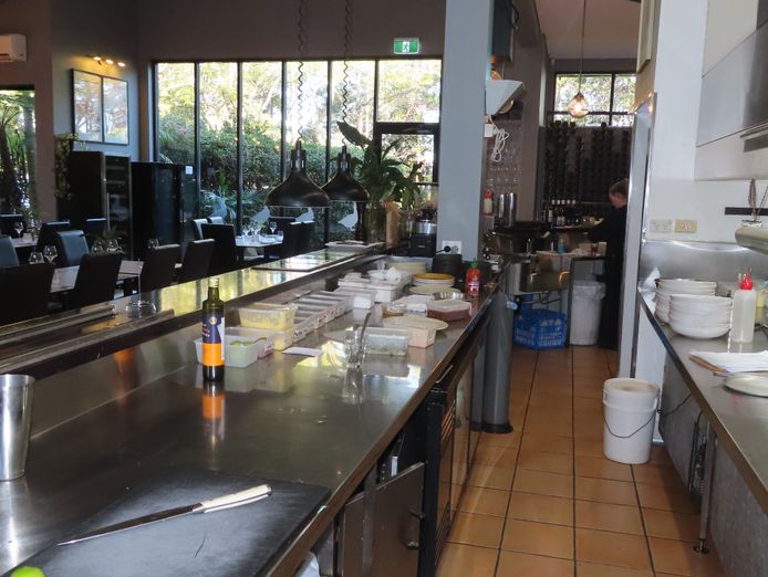 restaurant-bar-next-to-championship-golf-course-6