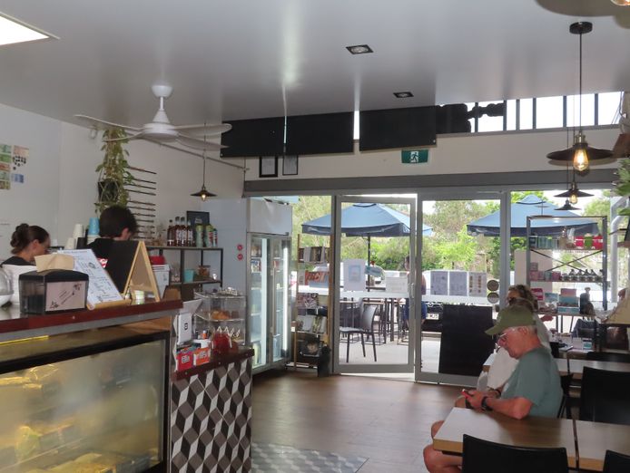 popular-cafe-shops-on-hilton-parking-out-front-6