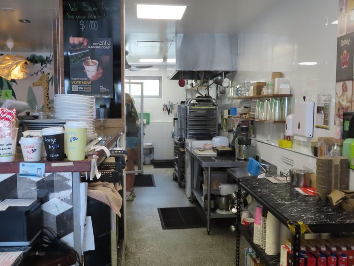 popular-cafe-shops-on-hilton-parking-out-front-5