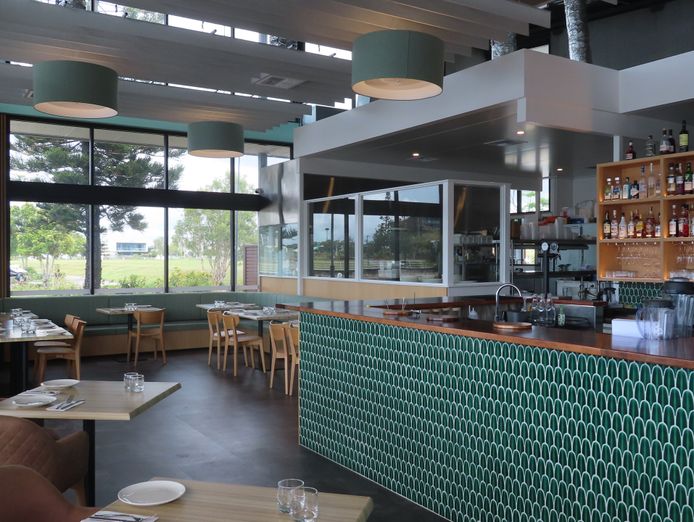 restaurant-bar-waterfront-at-the-marina-3
