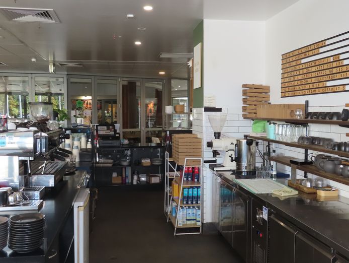 large-cafe-vibrant-commercial-centre-6