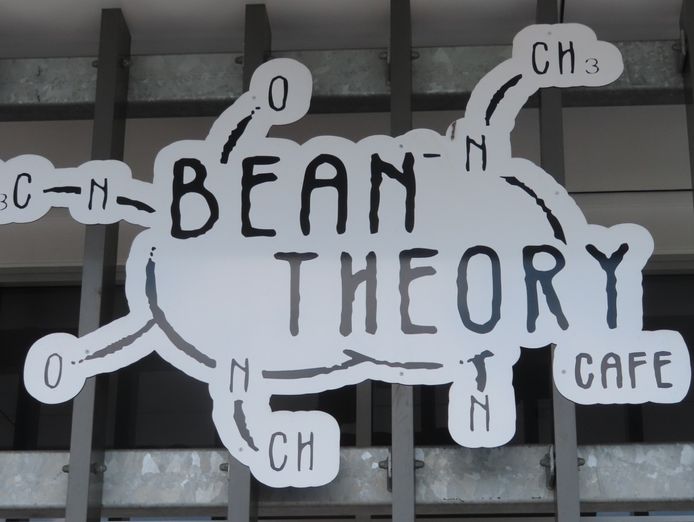 popular-cafe-shops-on-hilton-parking-out-front-9