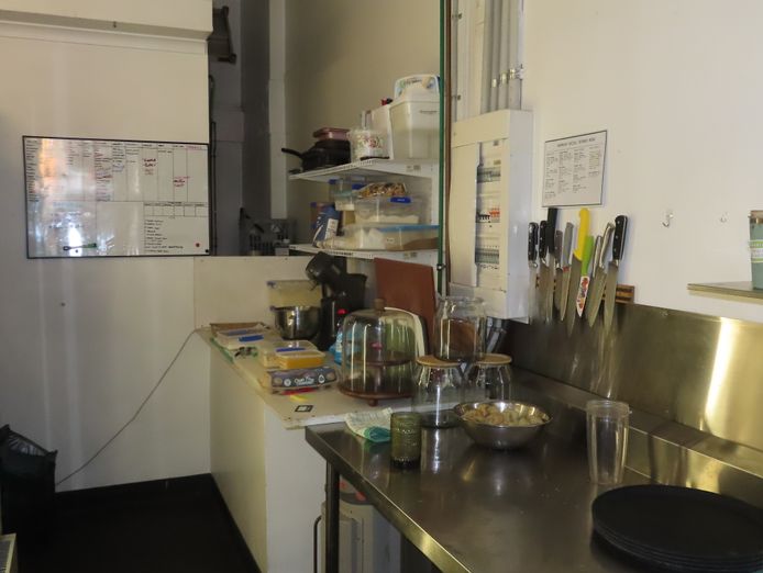 locals-favourite-espresso-cafe-open-kitchen-style-5