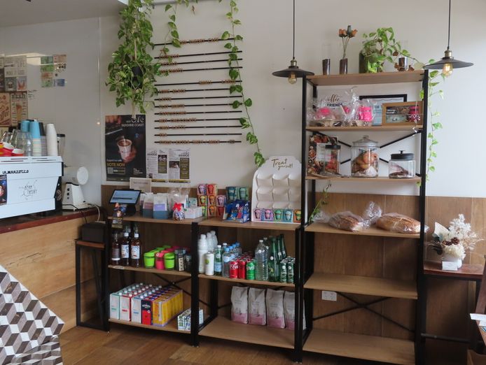 convenient-popular-cafe-shops-on-hilton-4