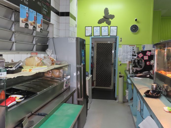 five-day-lunchbar-plenty-of-parking-4
