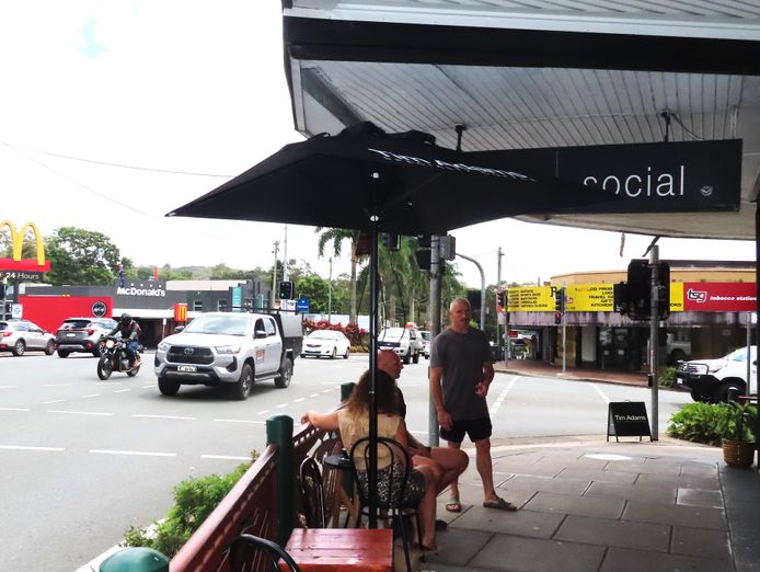 locals-favourite-espresso-cafe-open-kitchen-style-2