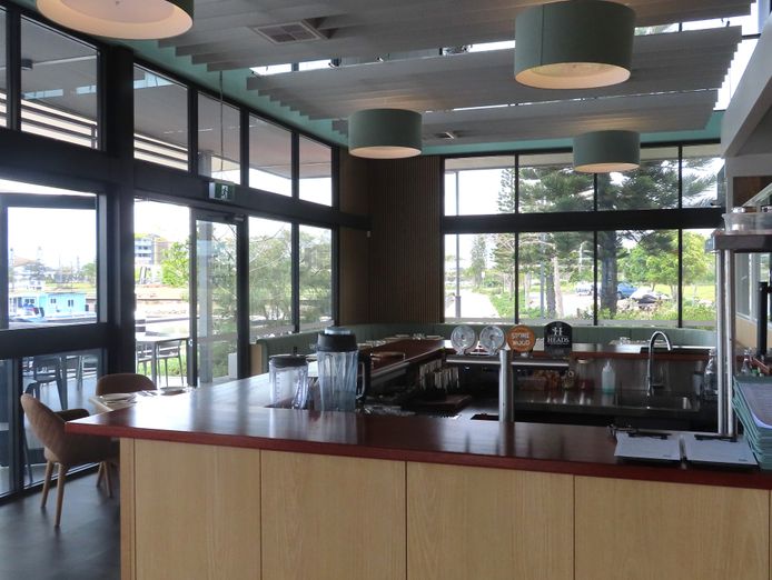 restaurant-bar-waterfront-at-the-marina-7
