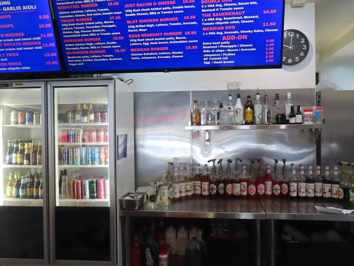 burgers-hot-dogs-dirty-sodas-on-thomas-7