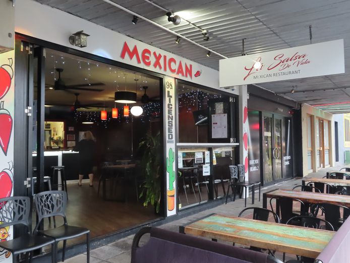 mexican-restaurant-bar-local-favourite-0