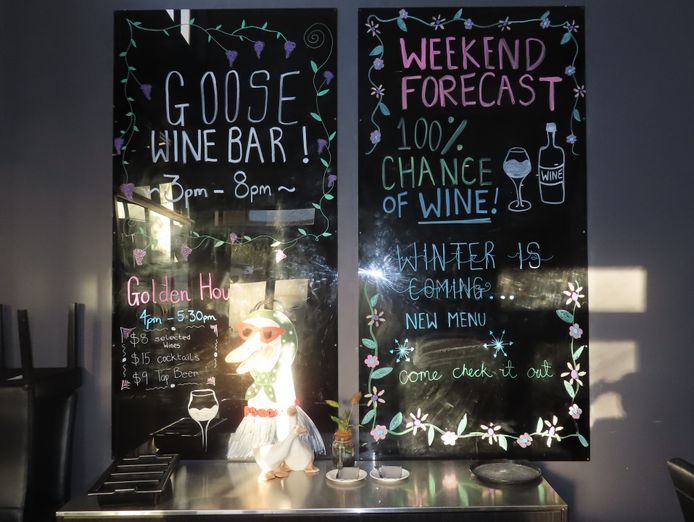restaurant-bar-next-to-championship-golf-course-9