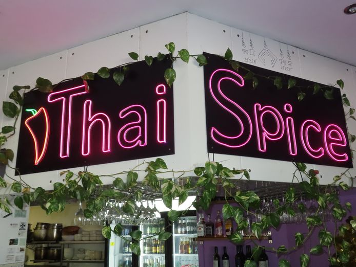 thai-restaurant-bar-takeaways-traditional-9