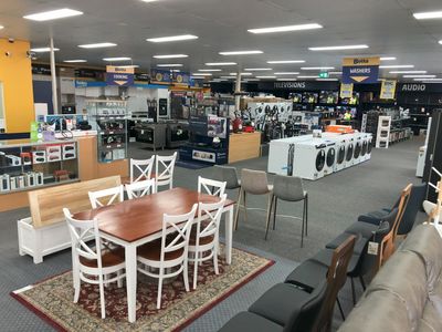 own-a-thriving-business-in-beautiful-lakes-entrance-2