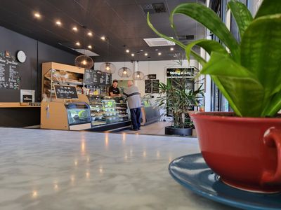 popular-caf-233-amp-bakery-in-stirling-adelaide-hills-2