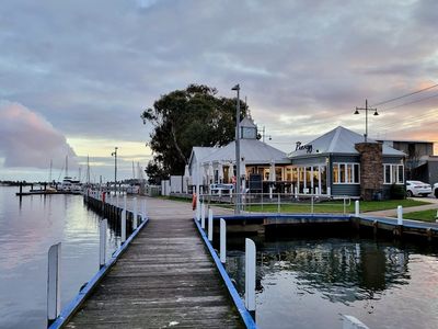 absolute-waterfront-restaurant-0