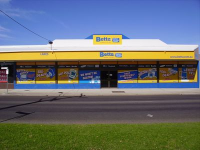 own-a-thriving-business-in-beautiful-lakes-entrance-1