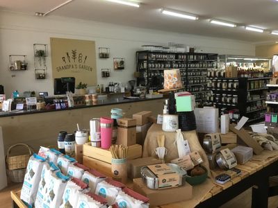 thriving-organic-supermarket-health-store-apothecary-amp-wellness-hub-5