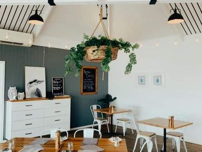 absolute-waterfront-restaurant-9
