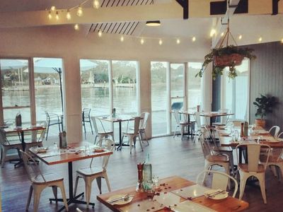 absolute-waterfront-restaurant-8