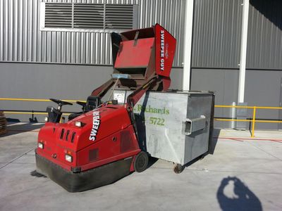 warehouse-sweeping-and-scrubbing-4