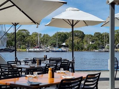 absolute-waterfront-restaurant-9
