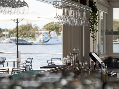 absolute-waterfront-restaurant-4