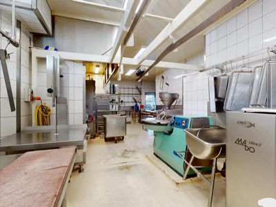 quot-walk-in-walk-out-quot-family-owned-delicences-retail-amp-manufacture-0