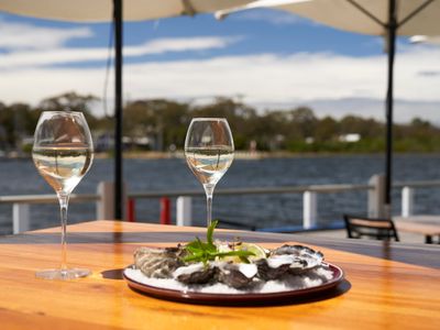 absolute-waterfront-restaurant-2