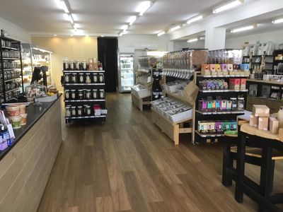 thriving-organic-supermarket-health-store-apothecary-amp-wellness-hub-2