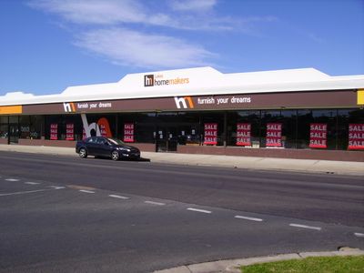 own-a-thriving-business-in-beautiful-lakes-entrance-0