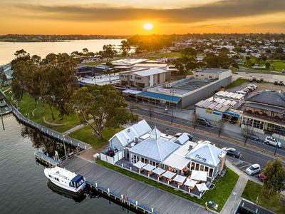 absolute-waterfront-restaurant-1