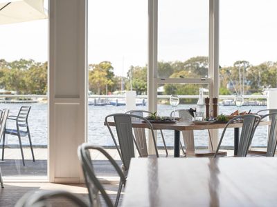 absolute-waterfront-restaurant-2