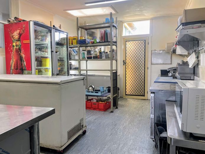 profitable-seafood-amp-takeaway-business-with-attached-renovated-residence-4