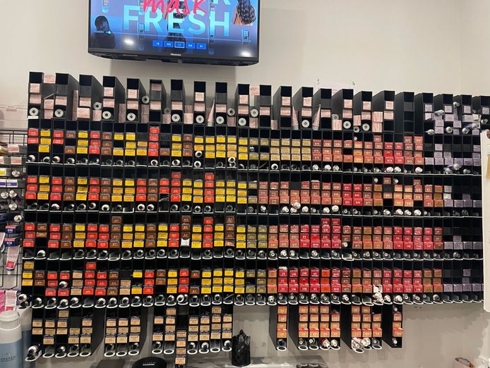 busy-and-beautiful-hairdressing-salon-that-has-consistently-grown-over-the-years-1